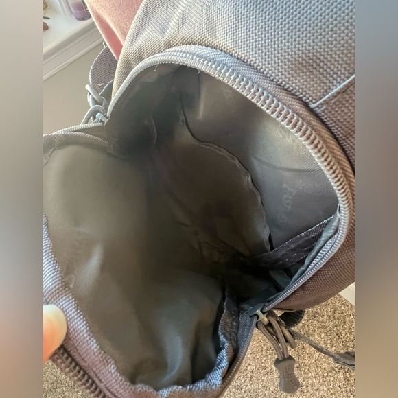 NWT East West Sling Utility Bag. This bag is great for an on the go person. - Picture 6 of 11